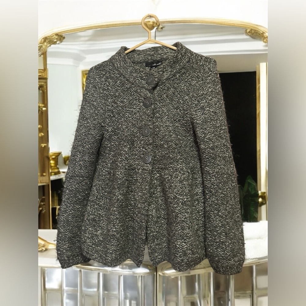 I am selling a beautiful fun heavy sweater, used in ammaculant condition.
